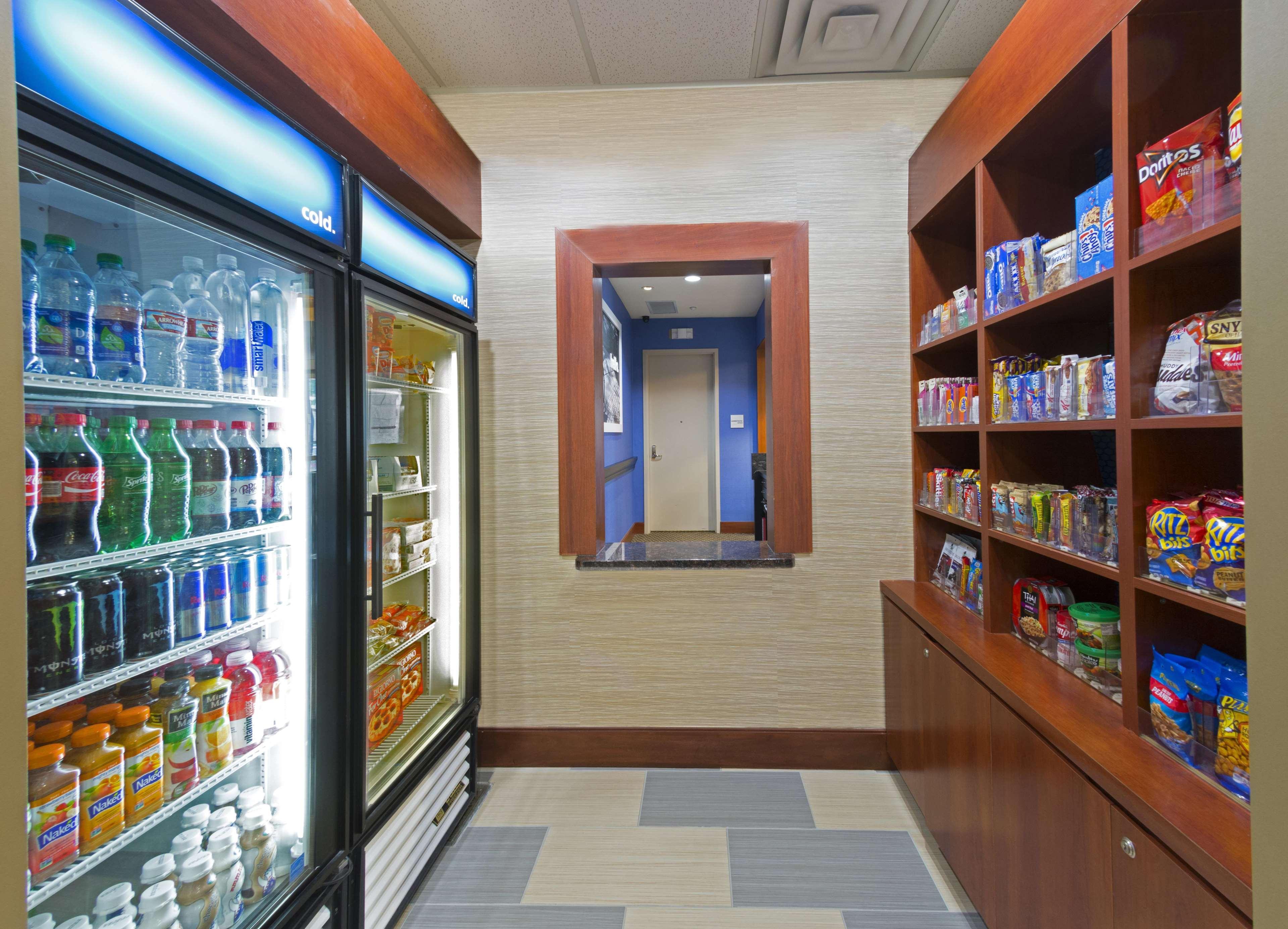 Hampton Inn & Suites Riverside/Corona East Ngoại thất bức ảnh