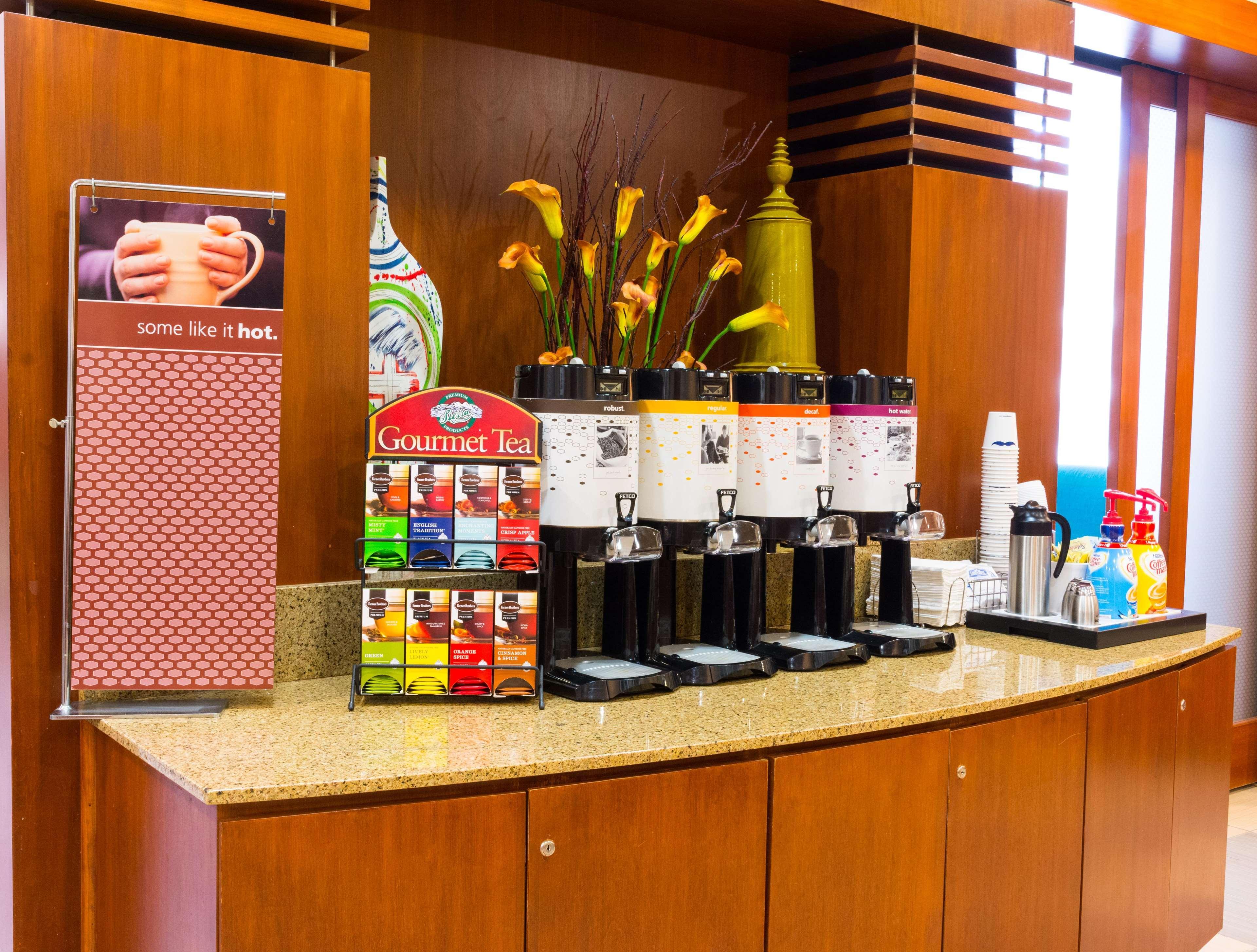 Hampton Inn & Suites Riverside/Corona East Ngoại thất bức ảnh
