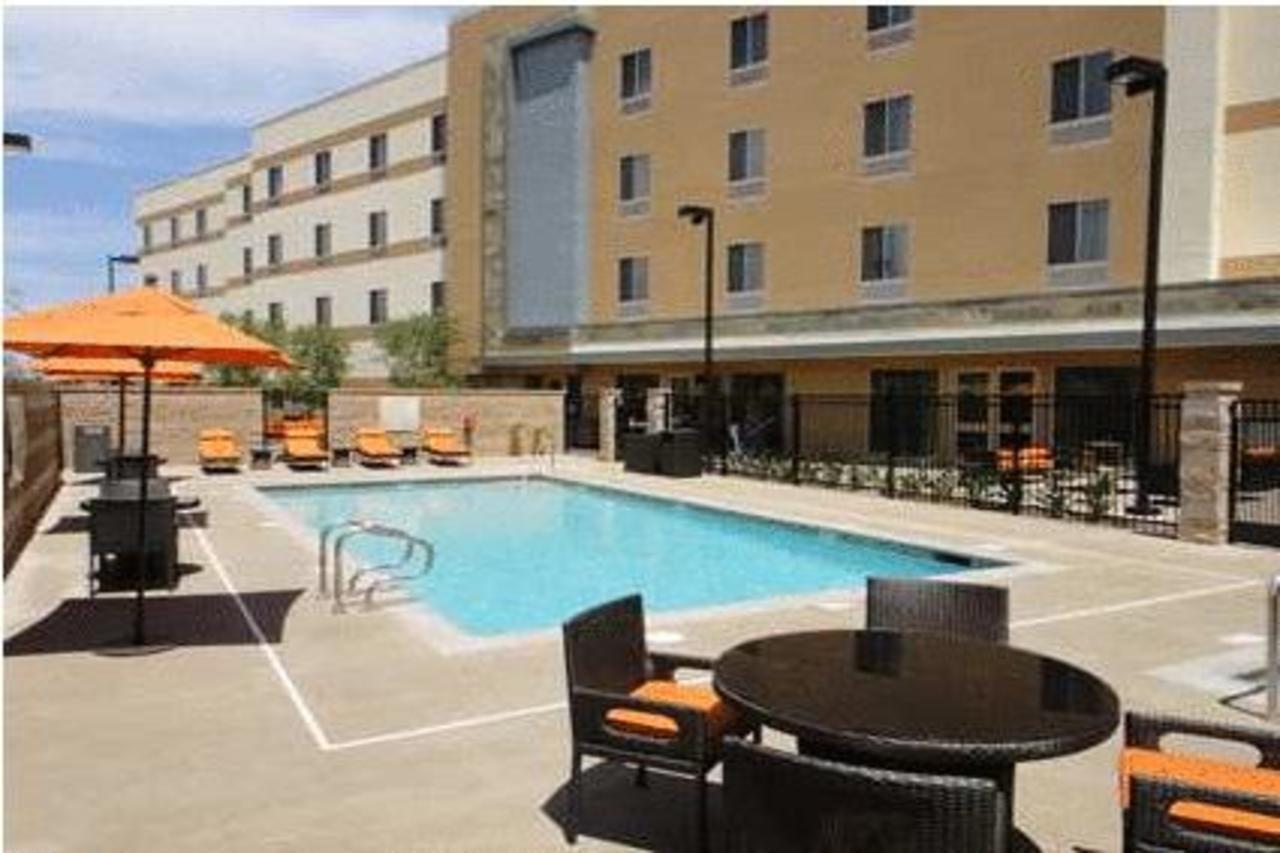 Hampton Inn & Suites Riverside/Corona East Ngoại thất bức ảnh